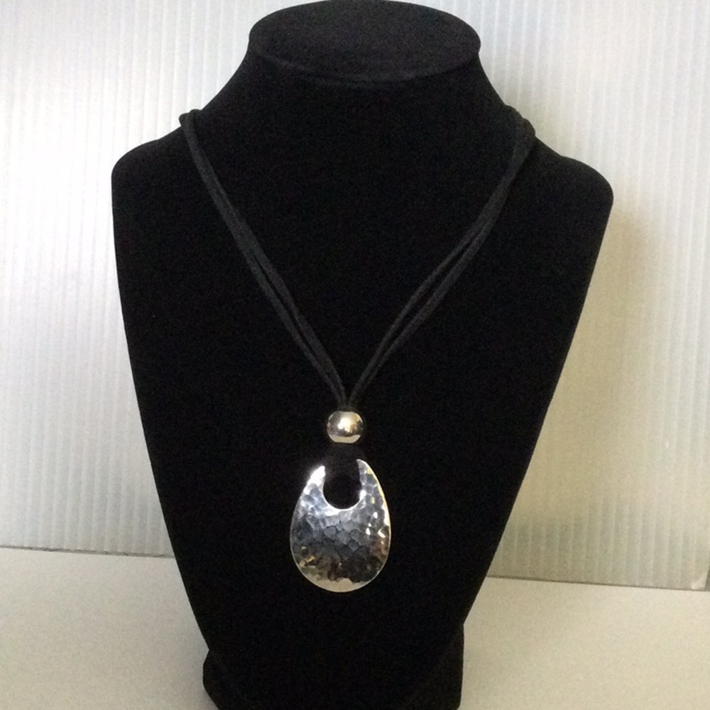 Chic Black and Silver Pendant Necklace